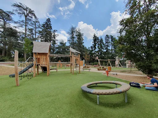 Aire de jeux à Andrézieux-Bouthéon