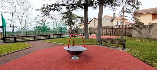 Aire de jeux du château à Andrézieux-Bouthéon